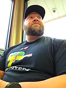 Strong Bear89 online show from April 2026 03:28:02 PM