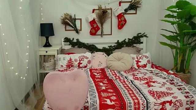 Snapshot of margeriTirell chatting on December 2024 02:28:01 AM margeriTirell online show from December 2024 02:28:01 AM