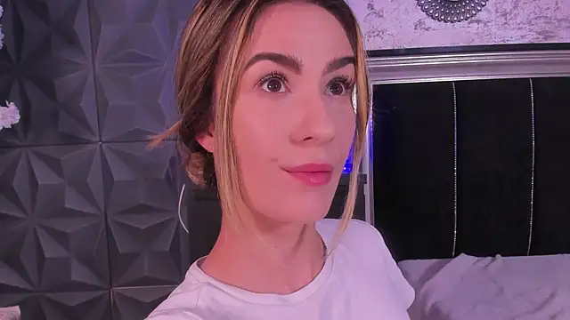 Snapshot of LaurynCopper chatting on July 2026 05:31:02 AM LaurynCopper online show from July 2026 05:31:02 AM