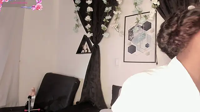 Snapshot of Khenta_Michells chatting on April 2026 10:54:02 AM Khenta Michells online show from April 2026 10:54:02 AM