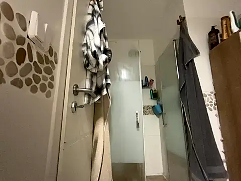 Snapshot of janberlin chatting on November 2025 09:38:01 PM janberlin online show from November 2025 09:38:01 PM