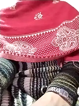 Snapshot of Cute-Ridhima chatting on January 2025 03:44:01 PM Cute-Ridhima online show from January 2025 03:44:01 PM