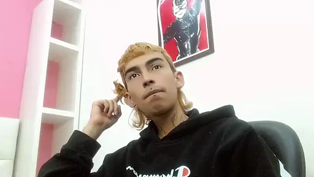 Snapshot of ttimy_x_boy chatting on February 2026 03:13:02 AM ttimy x boy online show from February 2026 03:13:02 AM