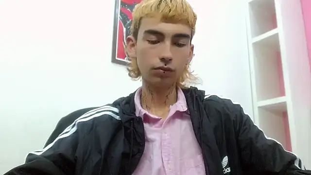 Snapshot of ttimy_x_boy chatting on February 2026 03:22:01 PM ttimy x boy online show from February 2026 03:22:01 PM