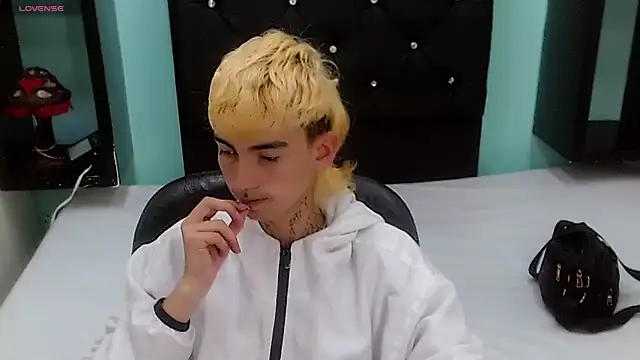 ttimy x boy online show from April 2026 07:58:02 PM