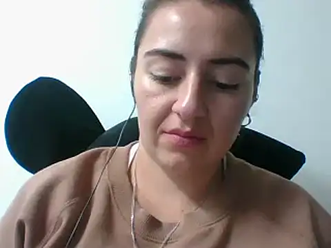  karlie kloss  online show from January 2025 12:42:02 AM