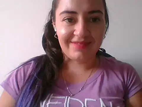  karlie kloss  online show from February 2025 09:37:02 PM