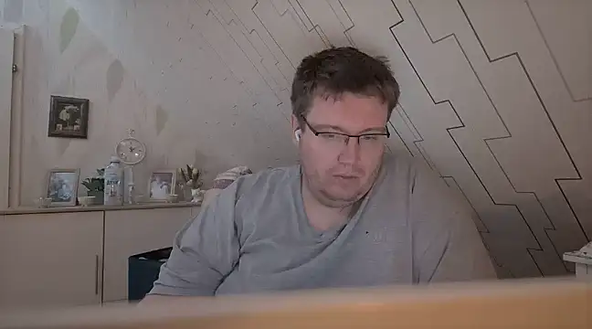 Snapshot of der_alex38 chatting on February 2025 10:18:01 PM der alex38 online show from February 2025 10:18:01 PM