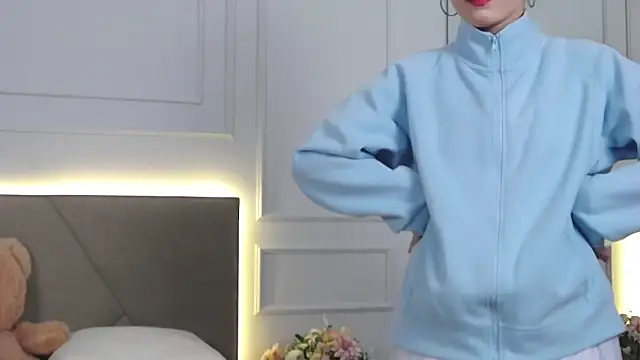 LeilaLow online show from December 2024 12:06:01 PM