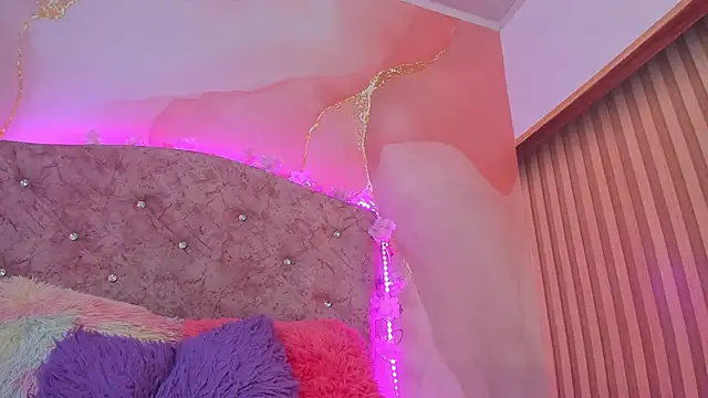 Snapshot of Bella__sweet chatting on February 2025 06:48:02 PM Bella sweet online show from February 2025 06:48:02 PM