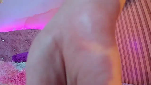 Snapshot of Bella__sweet chatting on February 2025 09:48:02 PM Bella sweet online show from February 2025 09:48:02 PM