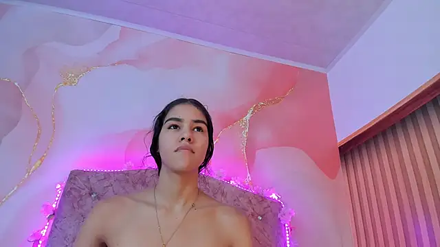 Snapshot of Bella__sweet chatting on March 2025 06:43:02 PM Bella sweet online show from March 2025 06:43:02 PM