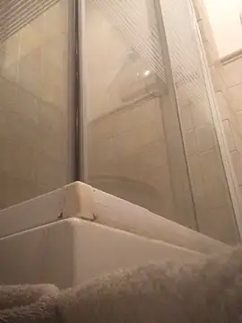 FrettedLodine online show from November 2025 12:43:01 AM