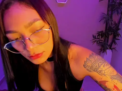 ASIAM BRUNET online show from March 2026 01:49:02 PM