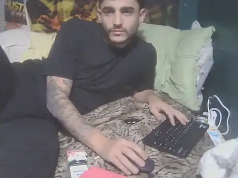 Snapshot of Bezzzzzerr chatting on May 2026 04:29:02 AM Bezzzzzerr online show from May 2026 04:29:02 AM