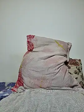 Snapshot of roxi_katty chatting on August 2026 04:25:01 AM roxi katty online show from August 2026 04:25:01 AM