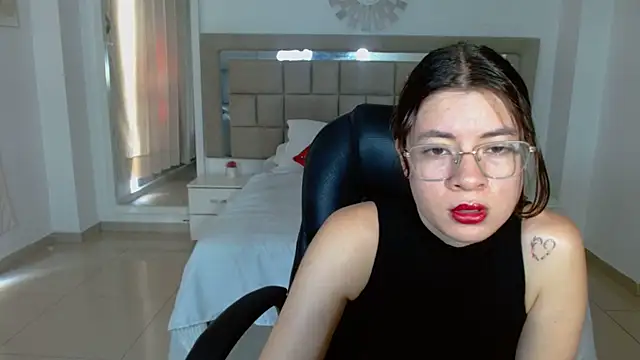 zoecruzz online show from November 2025 03:12:01 PM