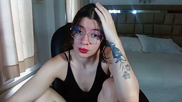 zoecruzz online show from November 2025 03:15:02 PM