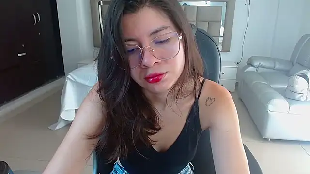 zoecruzz online show from March 2026 01:33:01 PM