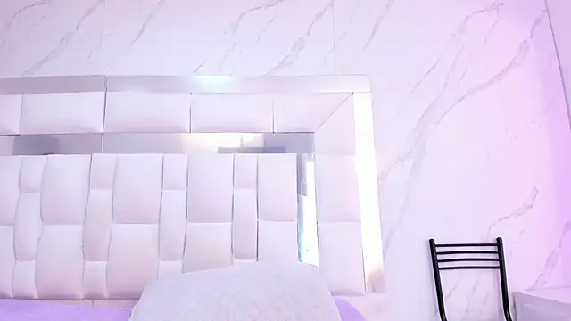 BritneyCollins online show from November 2025 01:48:01 PM