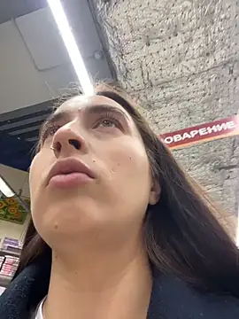 Holly Play online show from December 2025 12:10:01 PM