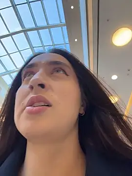 Holly Play online show from March 2026 12:00:02 PM