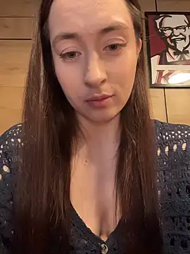 Snapshot of Holly_Play chatting on June 2026 10:06:02 AM Holly Play online show from June 2026 10:06:02 AM
