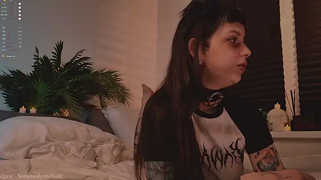 MichaellaMoon online show from October 2025 05:24:02 PM