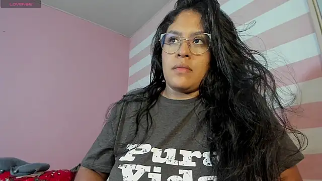 Snapshot of Loveequinn chatting on December 2024 08:11:01 AM Loveequinn online show from December 2024 08:11:01 AM