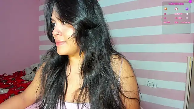 Snapshot of Loveequinn chatting on January 2025 02:33:01 AM Loveequinn online show from January 2025 02:33:01 AM