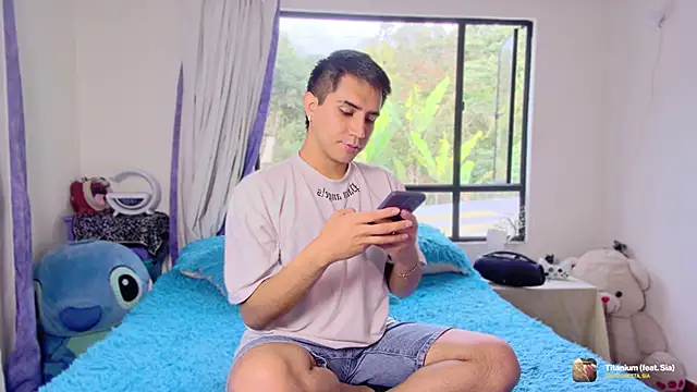 Chris Maddox online show from December 2025 09:33:01 PM