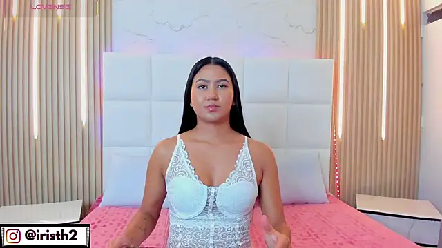 Iris Thompson  online show from October 2025 04:10:02 AM