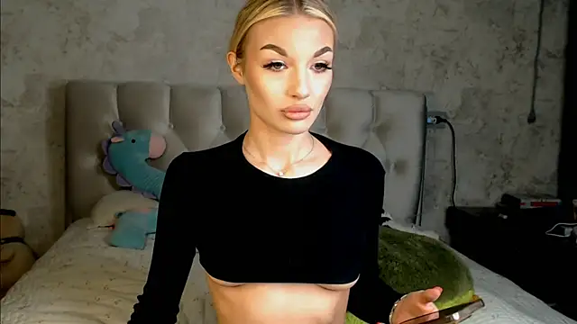 Ella Milla online show from March 2026 03:28:02 PM