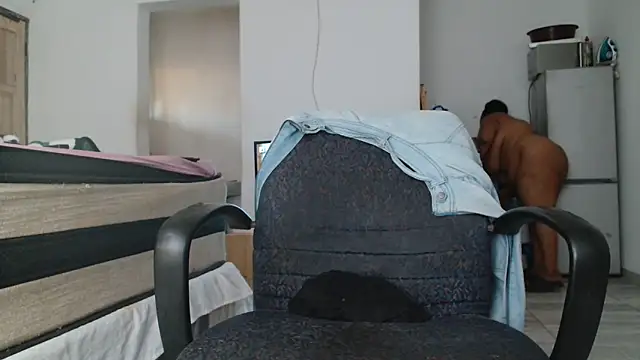 Hugetittiesxx2 online show from October 2025 03:40:01 AM