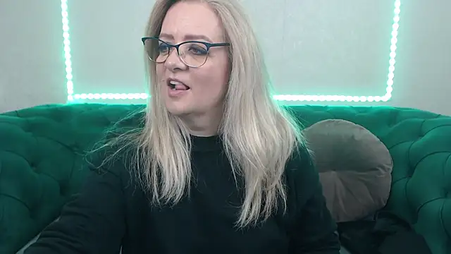 IvanaCharm online show from April 2026 03:24:01 AM