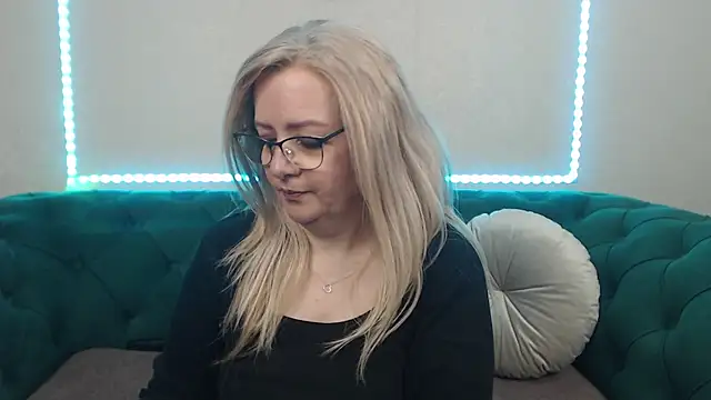 Snapshot of IvanaCharm chatting on April 2026 03:52:01 AM IvanaCharm online show from April 2026 03:52:01 AM