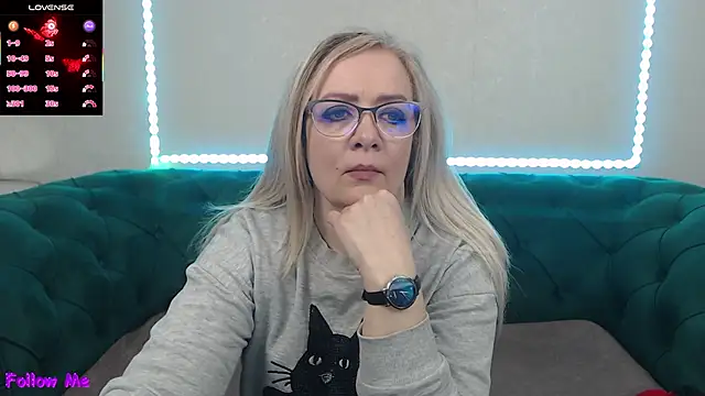 Snapshot of IvanaCharm chatting on April 2026 03:42:02 AM IvanaCharm online show from April 2026 03:42:02 AM