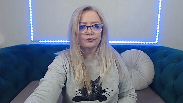Snapshot of IvanaCharm chatting on April 2026 03:33:02 AM IvanaCharm online show from April 2026 03:33:02 AM