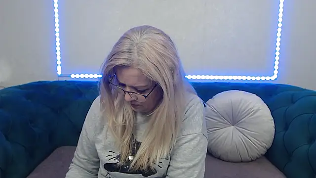 Snapshot of IvanaCharm chatting on April 2026 03:21:02 AM IvanaCharm online show from April 2026 03:21:02 AM