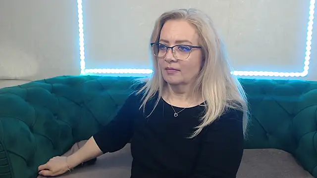Snapshot of IvanaCharm chatting on May 2026 03:25:02 AM IvanaCharm online show from May 2026 03:25:02 AM
