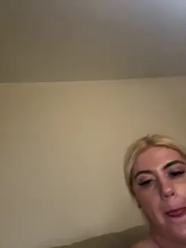 Snapshot of Blondiee3088 chatting on February 2025 01:47:01 AM Blondiee3088 online show from February 2025 01:47:01 AM