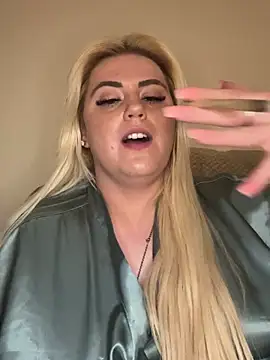 Snapshot of Blondiee3088 chatting on February 2025 11:37:01 PM Blondiee3088 online show from February 2025 11:37:01 PM