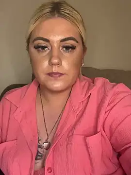 Snapshot of Blondiee3088 chatting on March 2025 09:22:01 PM Blondiee3088 online show from March 2025 09:22:01 PM