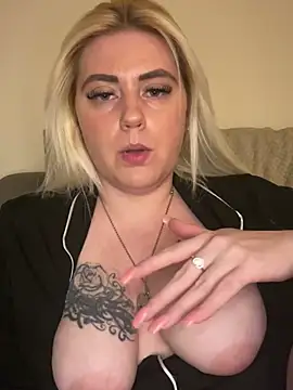 Snapshot of Blondiee3088 chatting on March 2025 07:49:02 PM Blondiee3088 online show from March 2025 07:49:02 PM