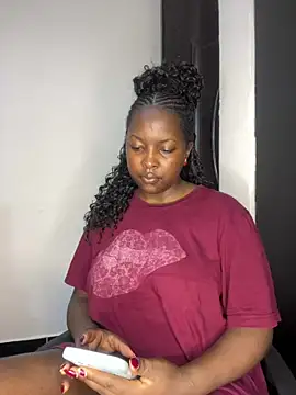 Snapshot of prettiepearl chatting on April 2026 03:43:01 AM prettiepearl online show from April 2026 03:43:01 AM