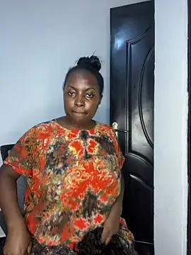 Snapshot of prettiepearl chatting on June 2026 06:13:02 PM prettiepearl online show from June 2026 06:13:02 PM