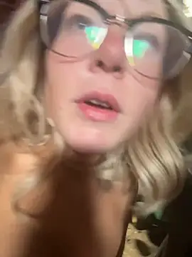 EllaSnow online show from April 2026 04:46:02 PM