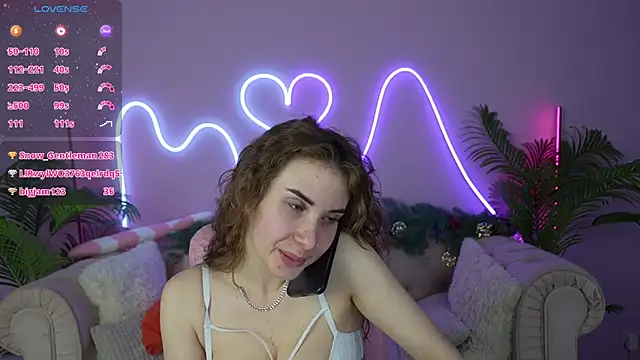 Snapshot of JennyyLuv chatting on January 2025 02:40:01 AM JennyyLuv online show from January 2025 02:40:01 AM