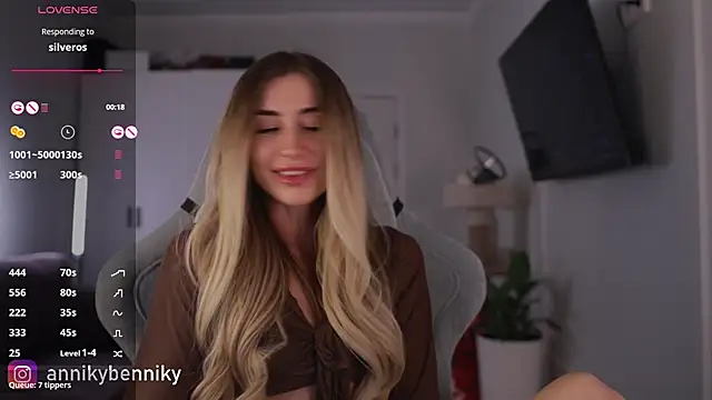 Coconutkittyy online show from December 2024 05:13:01 PM