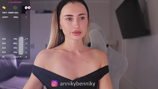 Coconutkittyy online show from February 2025 03:09:02 PM